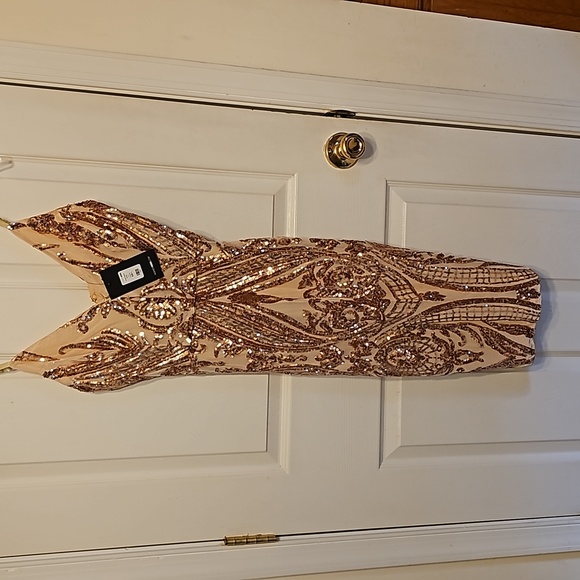 Dress - Picture 5 of 6